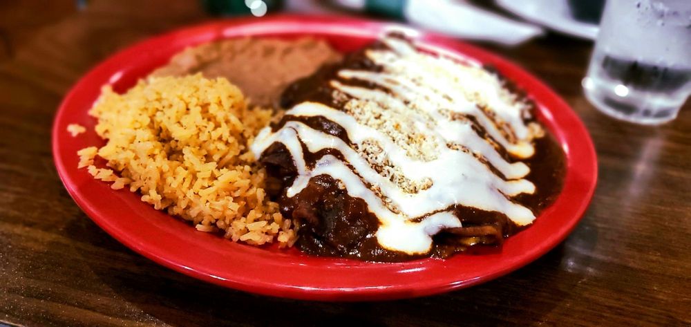 Food from La Casa De Alberto Mexican Food