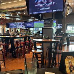 Bombshells Restaurant & Bar