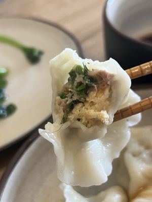 Yuanbao Jiaozi 元寶餃子 by null