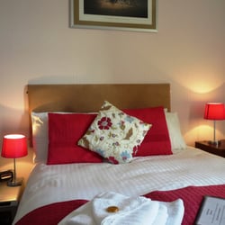 Aaran Guesthouse - Double ensuite with stunning views of Weymouth's busy and picturesque Harbour