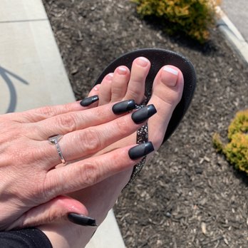 La Perla Nails & Spa - Nail Salons Near Me - Beavercreek, Ohio