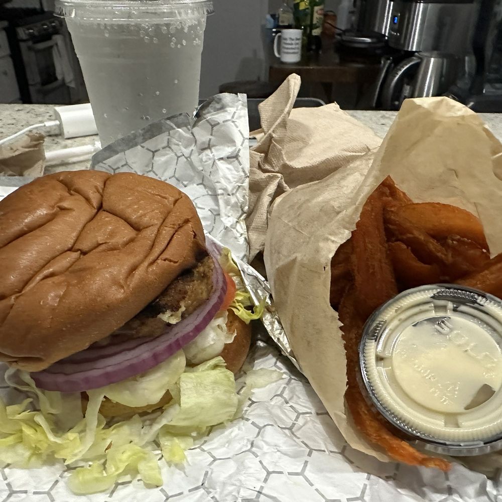 Nicky's of Beverly - Turkey burger and sweet potato fries - Burgers Near Me - Chicago, Illinois