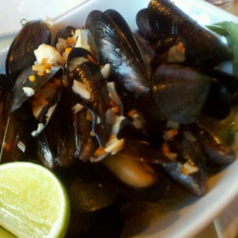 Huế - Vietnamese Mussels - Vietnamese Near Me - Milwaukee, Wisconsin