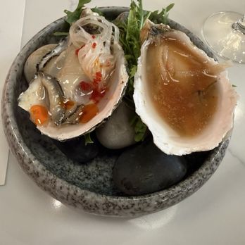 Pearl - Tropical and Mario&Peach oysters - Wine Bars Near Me - Anchorage, Alaska