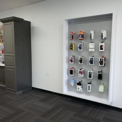 Verizon Wireless Authorized Retailer - Interior