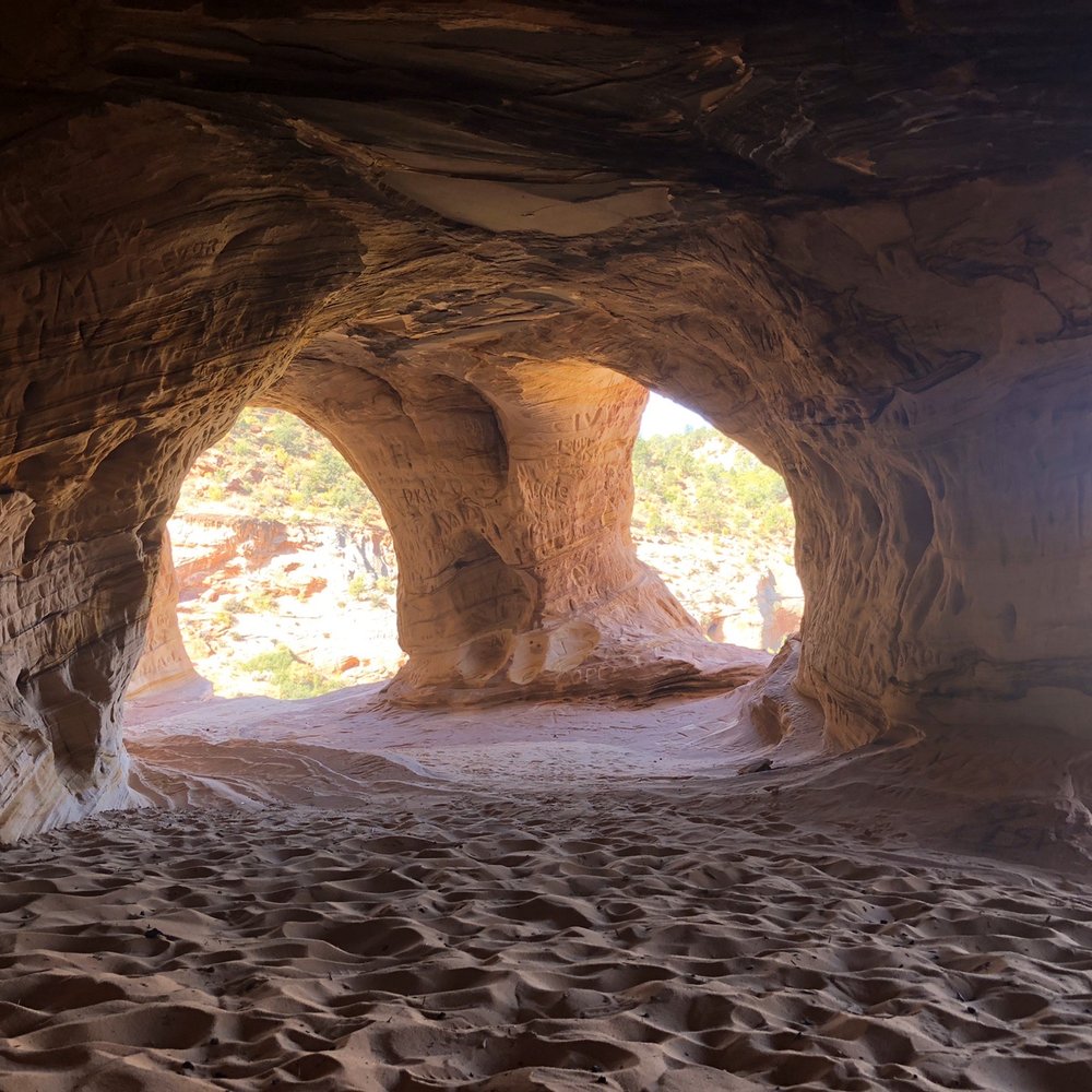 Moqui Cave - Caves - Museums Near Me - Kanab, Utah Moqui Cave - Caves - Museums Near Me - Kanab, Utah