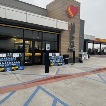 Love's Travel Stop - the front of the store - Gas Stations Near Me - Muscatine, Iowa