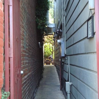 La Note - Alley into Garden of Eden - French Near Me - Berkeley, California