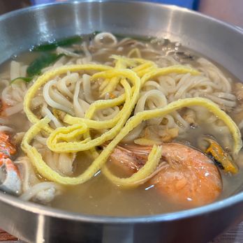 Jang Su Korean - Haemul Kalguksoo - Hand Cut Noodle Soup with Seafood - Korean Near Me - Sacramento, California Jang Su Korean - Haemul Kalguksoo - Hand Cut Noodle Soup with Seafood - Korean Near Me - Sacramento, California