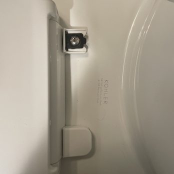 Moxy Denver Cherry Creek - Broken toilet seat - Hotels Near Me - Denver, Colorado