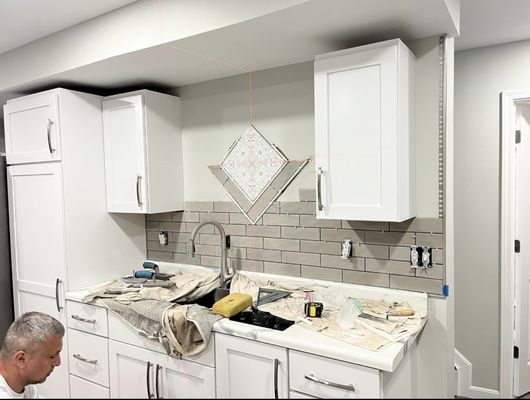 Howard’s Handyman Logo