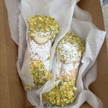 Mike's Pastry - Pistachio Cannoli - Bakeries Near Me - Boston, Massachusetts Mike's Pastry - Pistachio Cannoli - Bakeries Near Me - Boston, Massachusetts