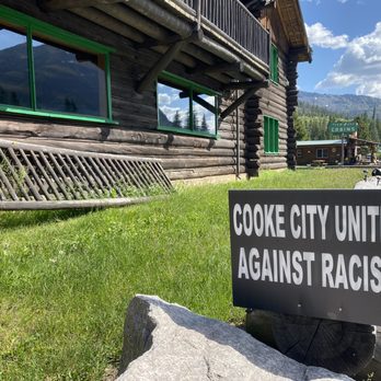 Elk Horn Lodge - Not the Elkhorn, but these signs were everywhere. - Hotels Near Me - Cooke City, Montana