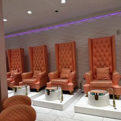 Pink Me Up Nails - Cute chairs !!