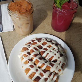 Cafe Topes - AMAZING cinnamon roll - Coffee & Tea Near Me - Carlsbad, California