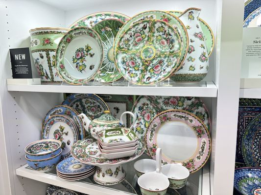 WILLIAM SONOMA ピーナッツキャラクター皿 WILLIAM SONOMA ピーナッツキャラクター皿 PEANUTS™ x Williams Sonoma