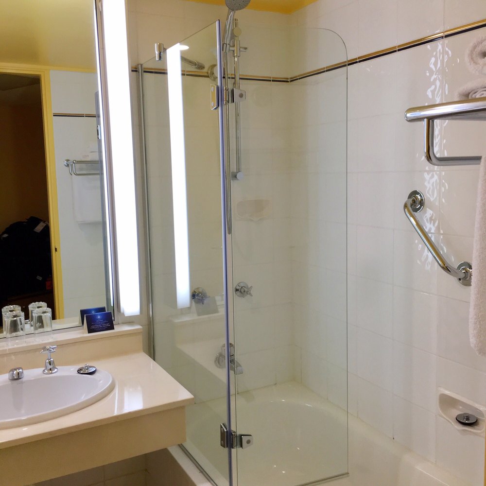 Wrest Point - Tiny bathrooms - Hotels Near Me - Sandy Bay, TAS