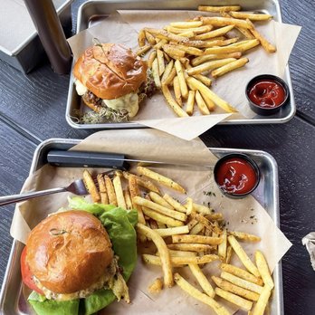 Tipsy Cow Burger Bar - Redmond - Burgers Near Me - Redmond, Washington