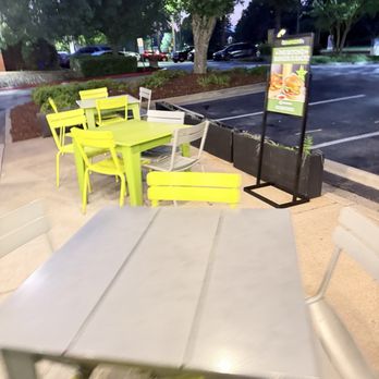BurgerFi - Patio - Burgers Near Me - Alpharetta, Georgia