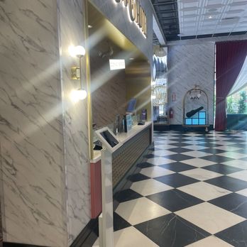 Hijinx Hotel - Lobby/Reception - Eatertainment Near Me - Irvine, California