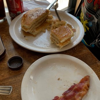 Breakfast House - FULL BUTTERMILK PANCAKES and SIDE BACON - Breakfast & Brunch Near Me - Chicago, Illinois