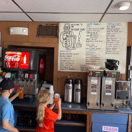 VIENNA INN - Updated July 2025 - 210 Photos & 447 Reviews - 120 Maple ...