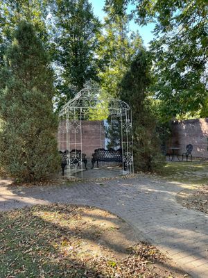 Falcon Rest Mansion & Gardens by null