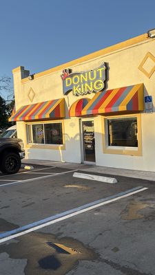 Donut King by null