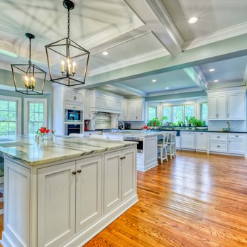 Campbell's Area Rugs & Carpeting - a large kitchen with a center island - Flooring Near Me - Pompano Beach, Florida Campbell's Area Rugs & Carpeting - a large kitchen with a center island - Flooring Near Me - Pompano Beach, Florida