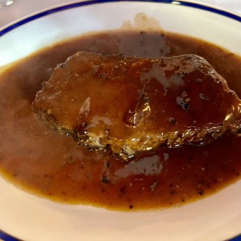 Le Continental - Flambé peppercorn sirloin - French Near Me - Quebec City, Quebec