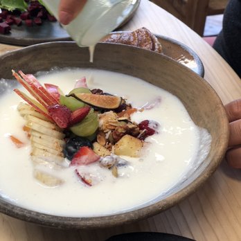 Boulenc - Fruit with granola, we switched out yogurt to kefir - so good! Needed that good bacteria - Bakeries Near Me - Oaxaca, OAX
