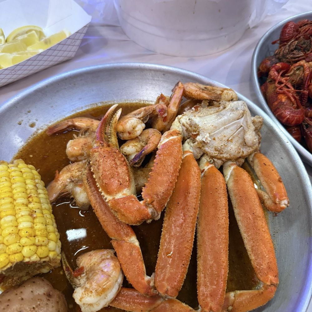 Sea Zone Cajun Express - Crab cluster and a pound of shrimp - Seafood Near Me - Houston, Texas Sea Zone Cajun Express - Crab cluster and a pound of shrimp - Seafood Near Me - Houston, Texas