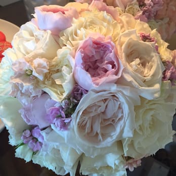 Petals by Cary - Garden roses look so pretty and smell so good! - Florists Near Me - San Carlos, California Petals by Cary - Garden roses look so pretty and smell so good! - Florists Near Me - San Carlos, California