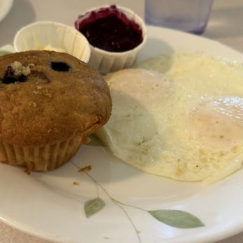 Fishtails Cafe - Muffin and over easy eggs - Seafood Near Me - South Beach, Oregon