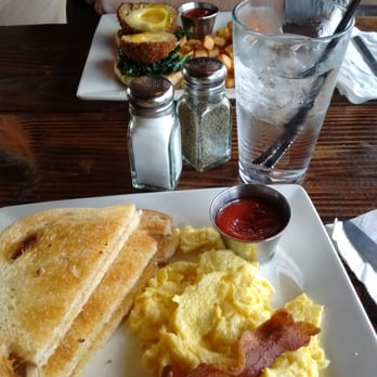 Pacific House - Sports Bars Near Me - Vancouver, Washington