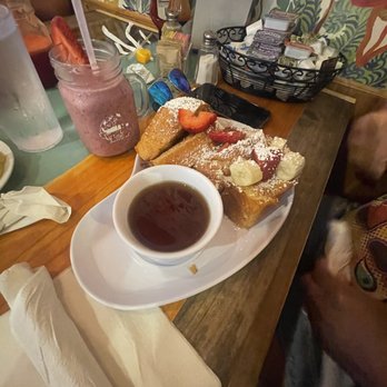 Two Chicks Cafe - French Toast - Breakfast & Brunch Near Me - New Orleans, Louisiana Two Chicks Cafe - French Toast - Breakfast & Brunch Near Me - New Orleans, Louisiana
