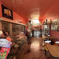 Cassandra's Wedding Cakes & Beyond - cute shop