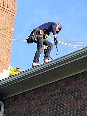 B & T Contracting Logo