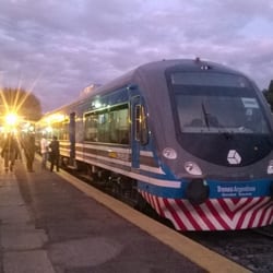 Estación Victoria Línea Mitre - Las nuevas formaciones que efectuan servicio diferencial en el ramal Victoria - Capilla del señor