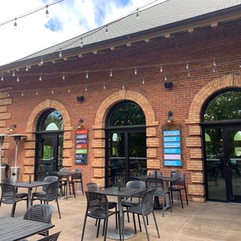 Upland Brewing - Columbus - Outside patio - Brewpubs Near Me - Columbus, Indiana Upland Brewing - Columbus - Outside patio - Brewpubs Near Me - Columbus, Indiana