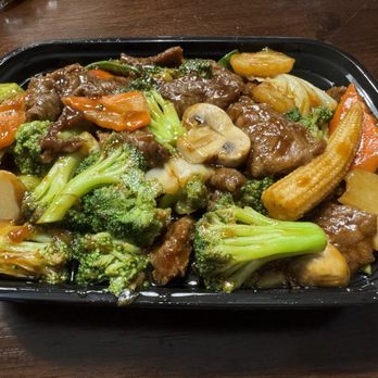 Chong Qing - S19. Hunan Beef AMAZING!! Fresh veggies, great flavor! - Chinese Near Me - Metairie, Louisiana Chong Qing - S19. Hunan Beef AMAZING!! Fresh veggies, great flavor! - Chinese Near Me - Metairie, Louisiana