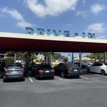 Bob's Big Boy - a drive - in with cars parked in the lot - Diners Near Me - Northridge, California