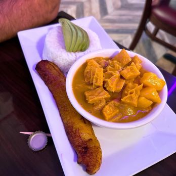 Casa Melania - Guatita - Caterers Near Me - Maspeth, New York