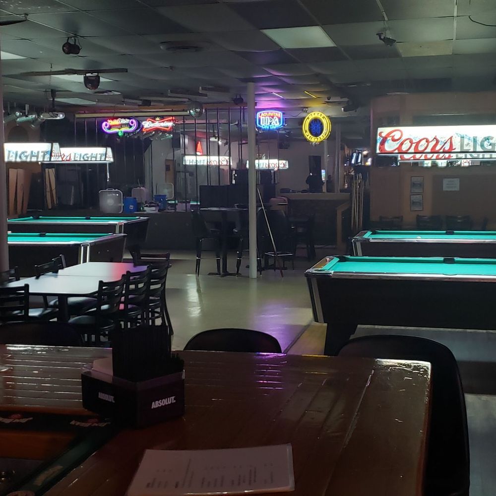 Maple Avenue Pub - Maple Ave Pub looks just as divey as you'd expect on the inside. Pool tables, pinball, and quasi-sketchy vibes - Pubs Near Me - Lisle, Illinois