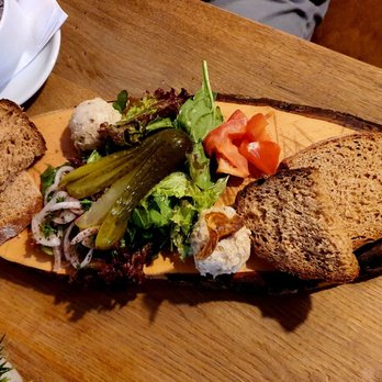 Marstall Boitzenburg - Hausbrot mit Schmalz & Gewürzgurke - Bakeries Near Me - Boitzenburger Land, BB Marstall Boitzenburg - Hausbrot mit Schmalz & Gewürzgurke - Bakeries Near Me - Boitzenburger Land, BB