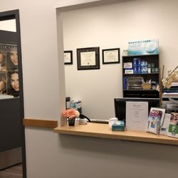 Elite Eyes - Front desk