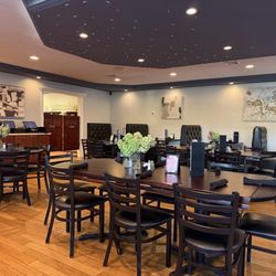 Hilltop Restaurant Bar & Banquet - Dining area