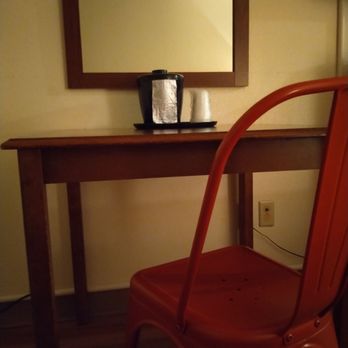 Sunnyside Inn and Suites - Desk area - Hotels Near Me - Clackamas, Oregon