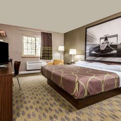 Super 8 by Wyndham Willows - 1 King Bed Room