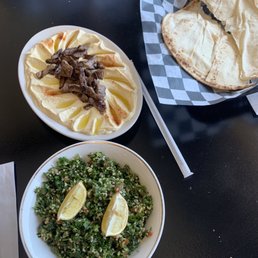 Hummus with Shawarma and Tabouleh Hummus with Shawarma and Tabouleh